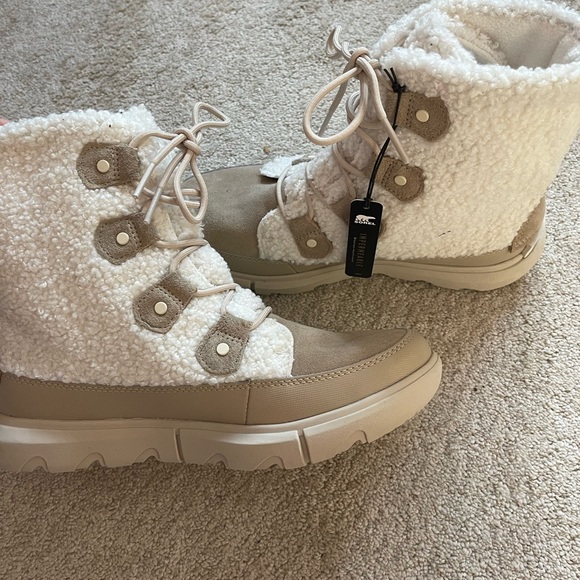 NWT Sorel Explorer II Joan Cozy Boot - Picture 5 of 7